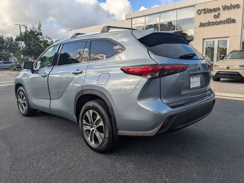 Used 2021 Toyota Highlander Hybrid XLE SUV