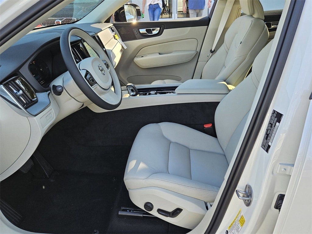 New 2025 Volvo XC60 plug-in hybrid T8 Plus SUV