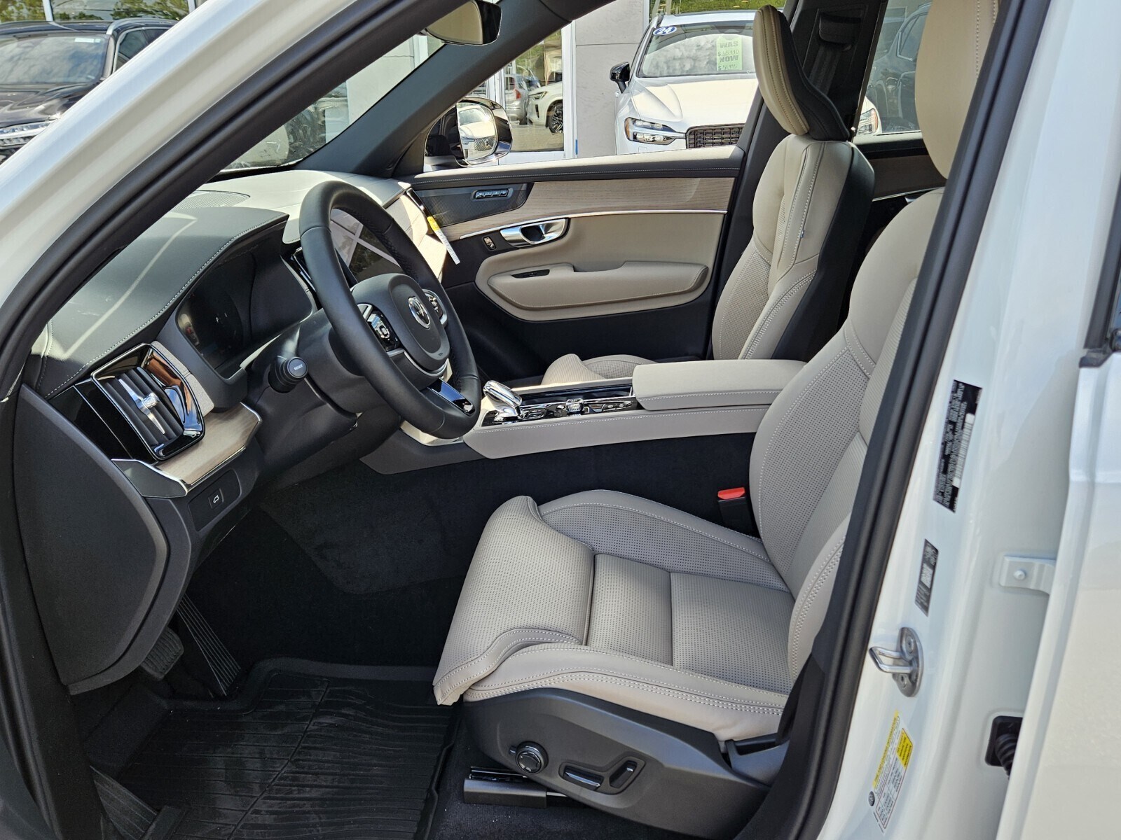 2026 Volvo XC90 photo 2