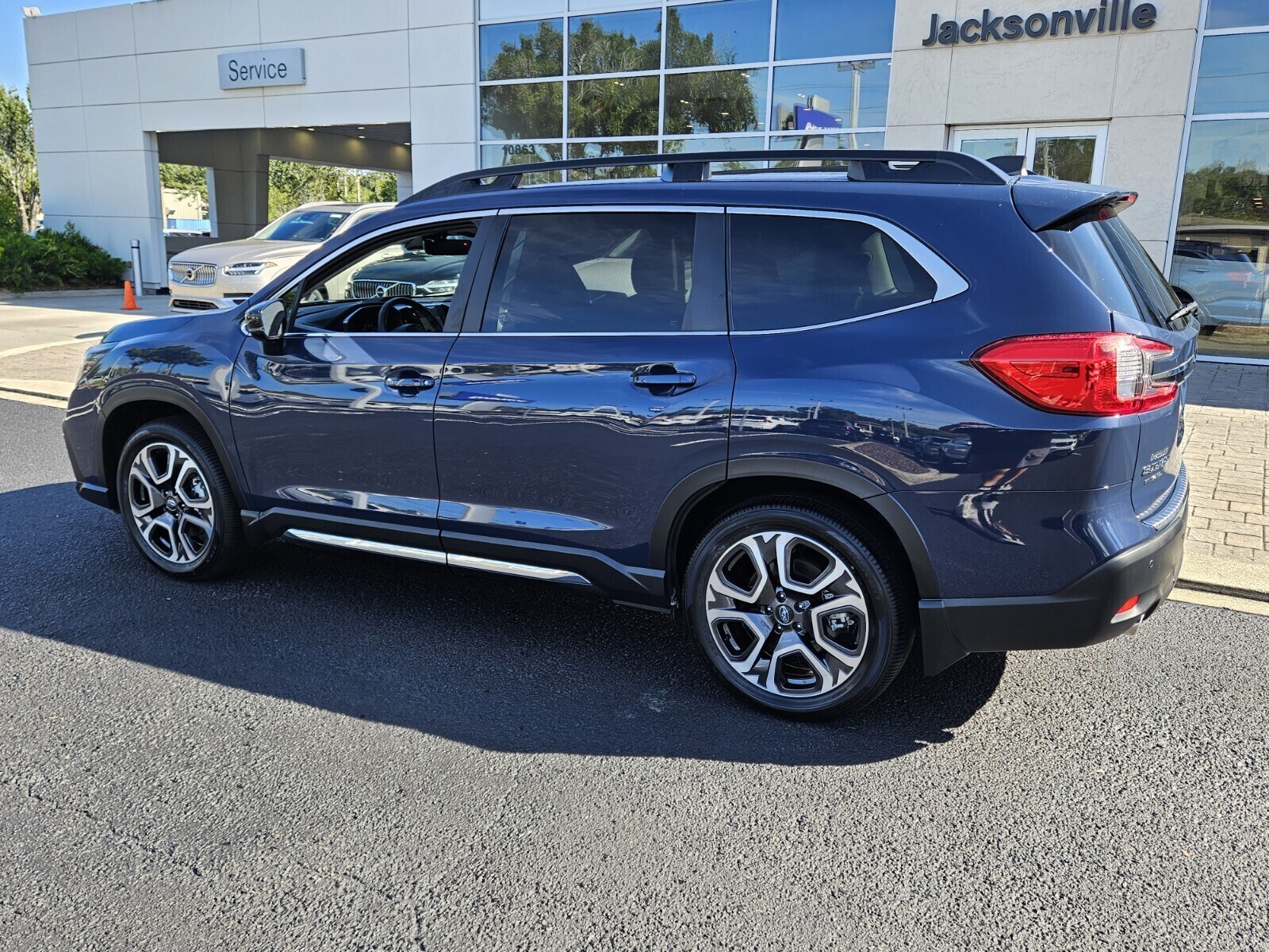 2025 Subaru Ascent Limited photo 3