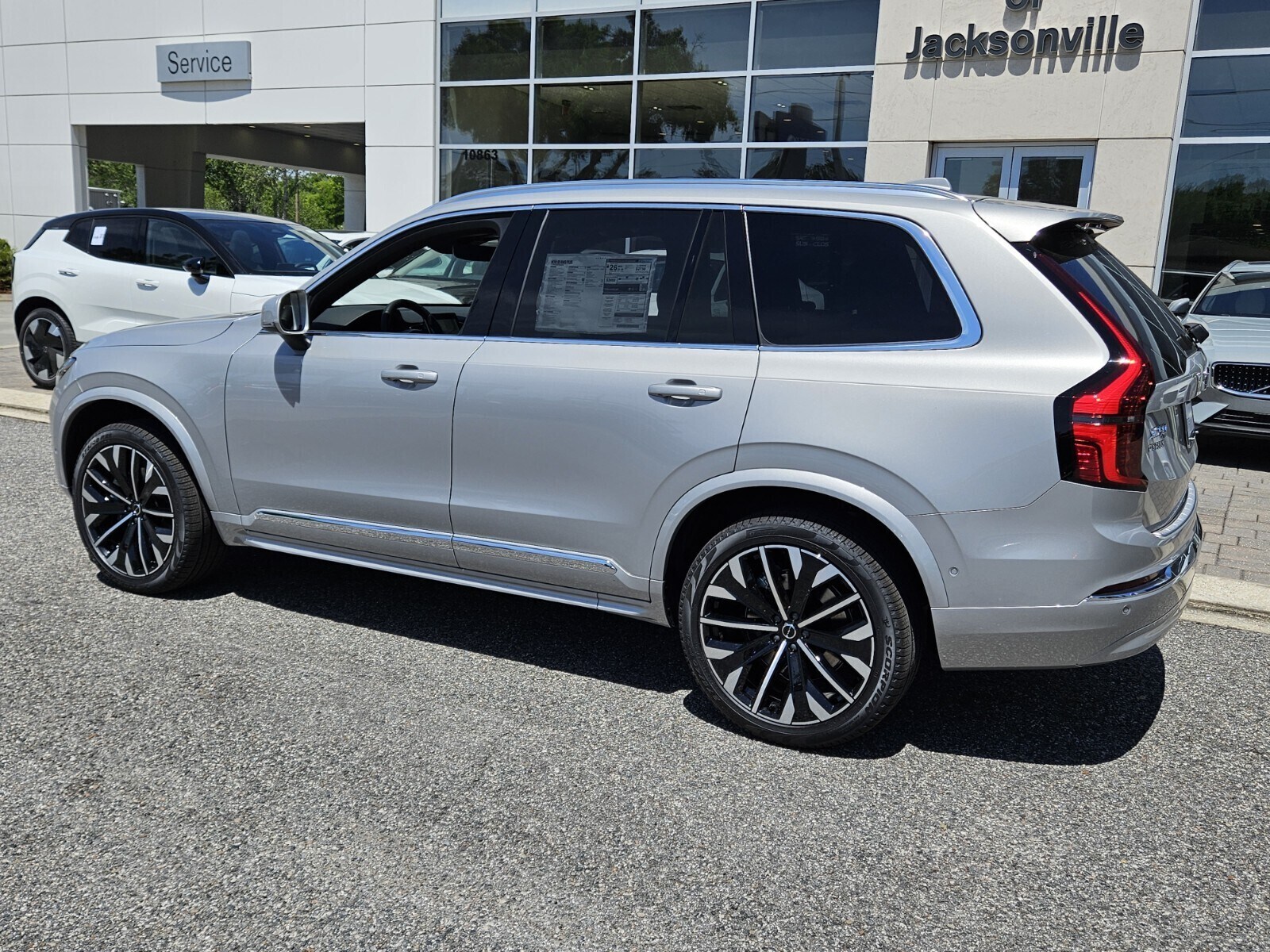 2025 Volvo XC90 B5 Plus photo 3