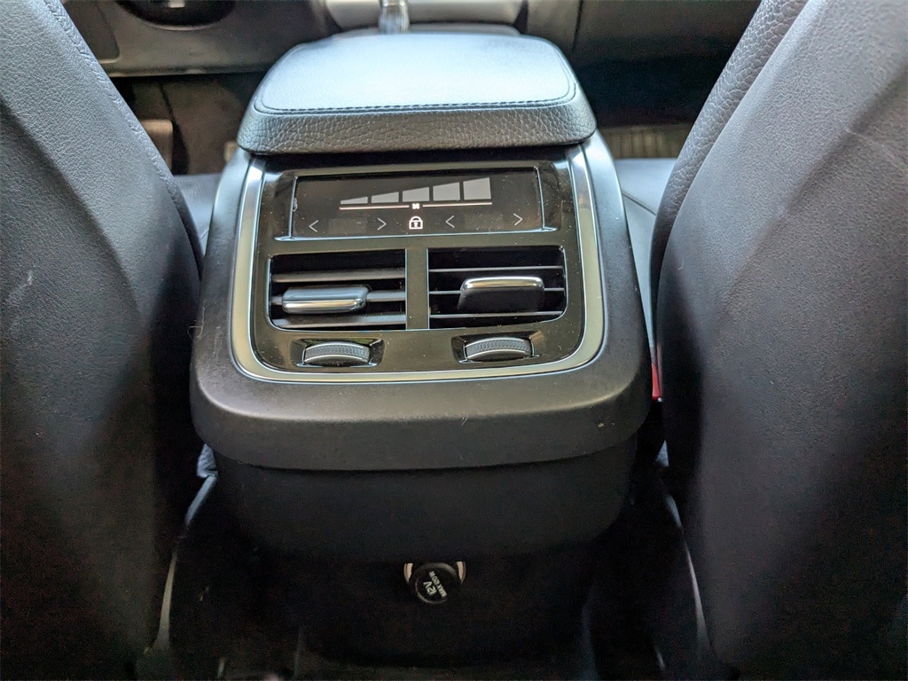 Used 2018 Volvo XC90 T6 AWD Momentum (7 Passenger) SUV