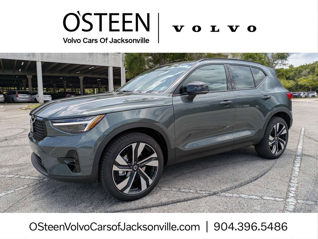 2026 Volvo XC40 B5 Plus Dark AWD's photo