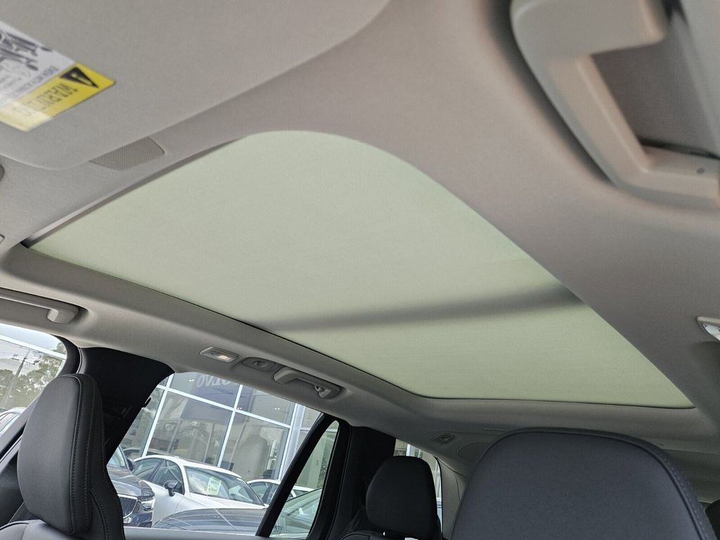 2025 Volvo XC90 Plus - Photo 29