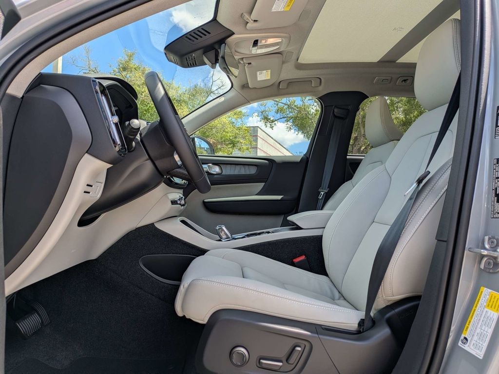 New 2026 Volvo XC40 B5 Plus SUV