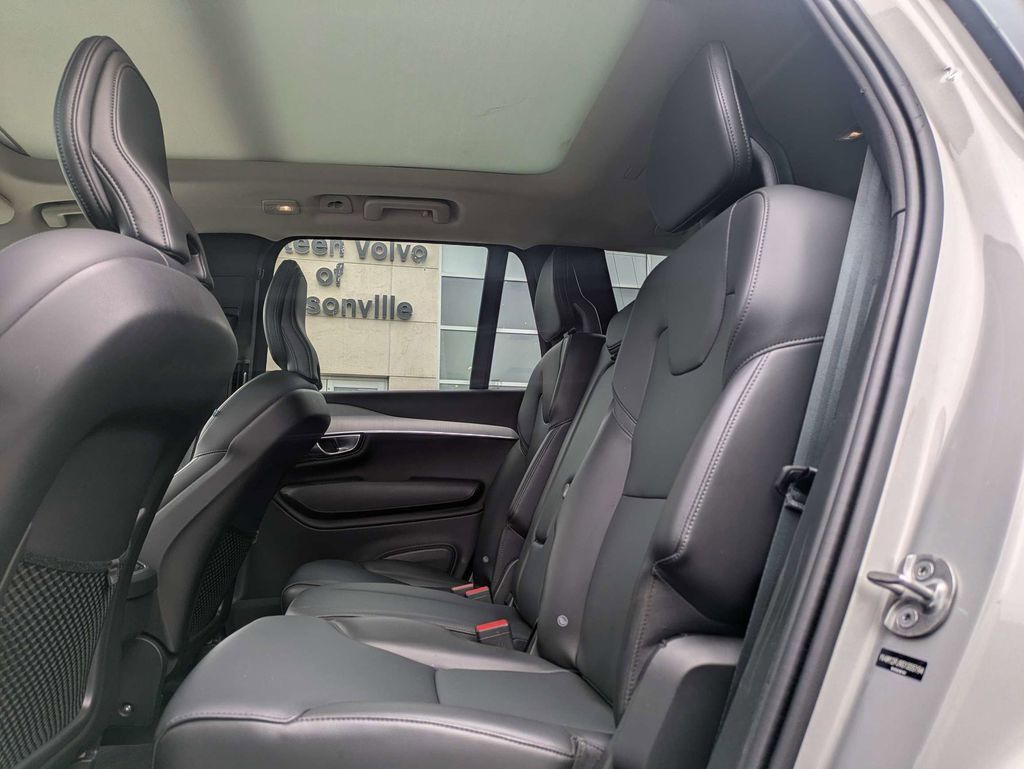 2025 Volvo XC90 Core - Photo 16