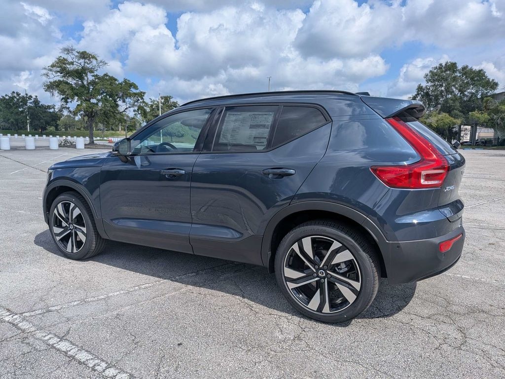 New 2026 Volvo XC40 B5 Ultra SUV