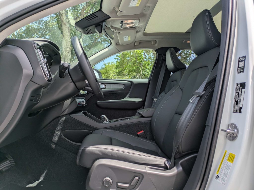 New 2026 Volvo XC40 B5 Plus SUV