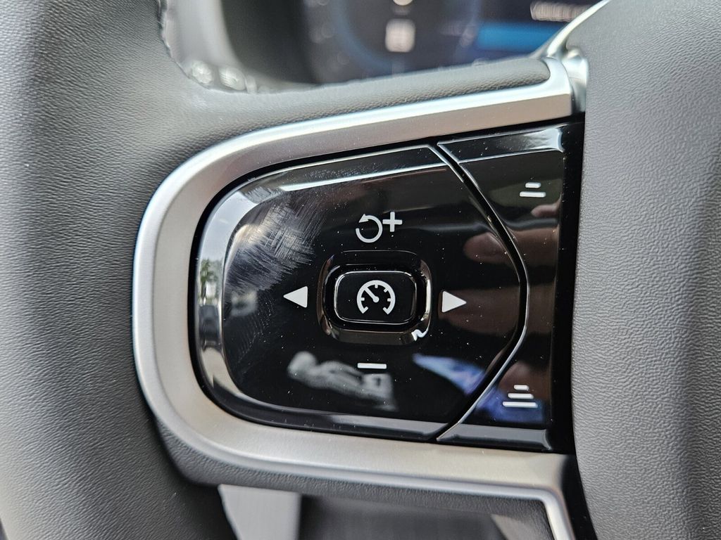 2025 Volvo XC90 Plus - Photo 36