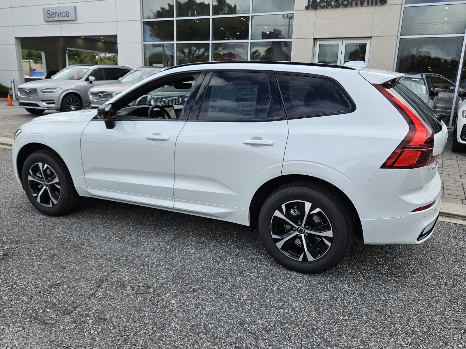 2026 Volvo XC60 B5 Core photo 4