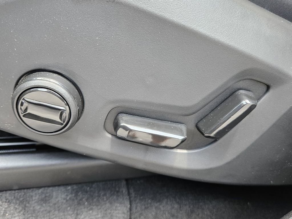 2025 Volvo XC90 Plus - Photo 24