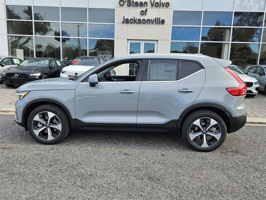 New 2025 Volvo XC40 B5 Core Bright Theme SUV