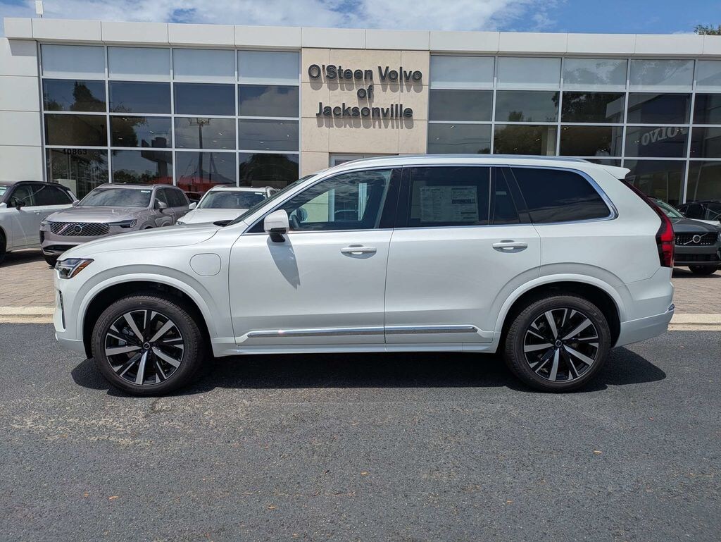 New 2026 Volvo XC90 plug-in hybrid T8 Core SUV