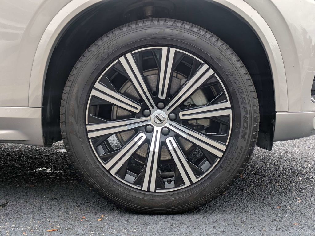 2025 Volvo XC90 Core - Photo 11