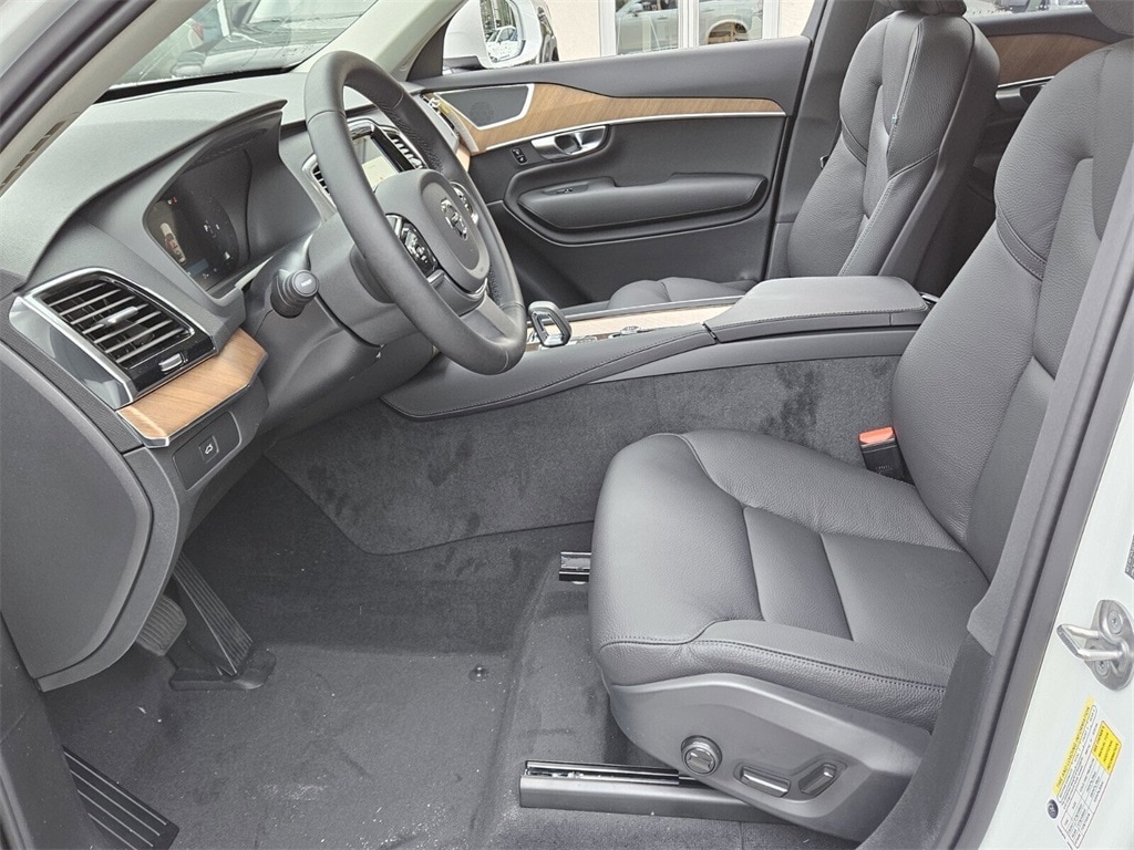 New 2025 Volvo XC90 B6 Plus 7-Seater SUV