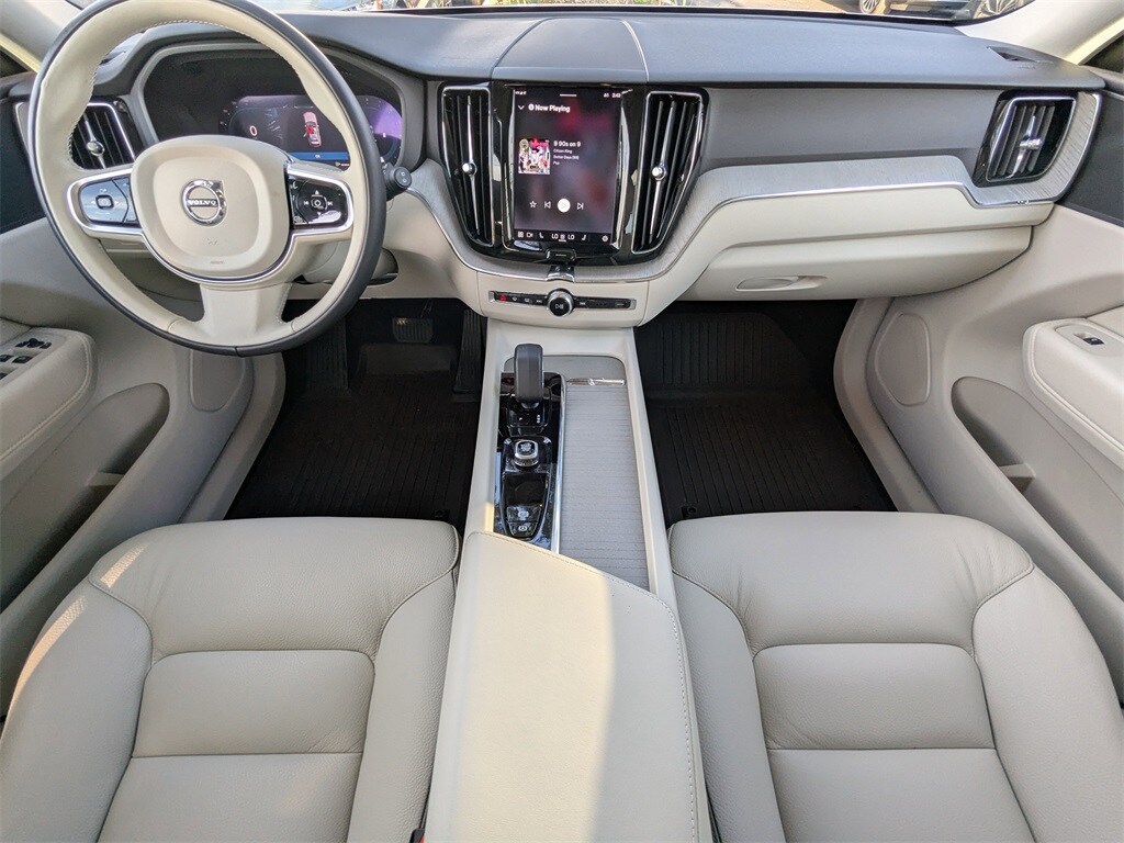 2024 Volvo XC60 B5 Plus photo 4