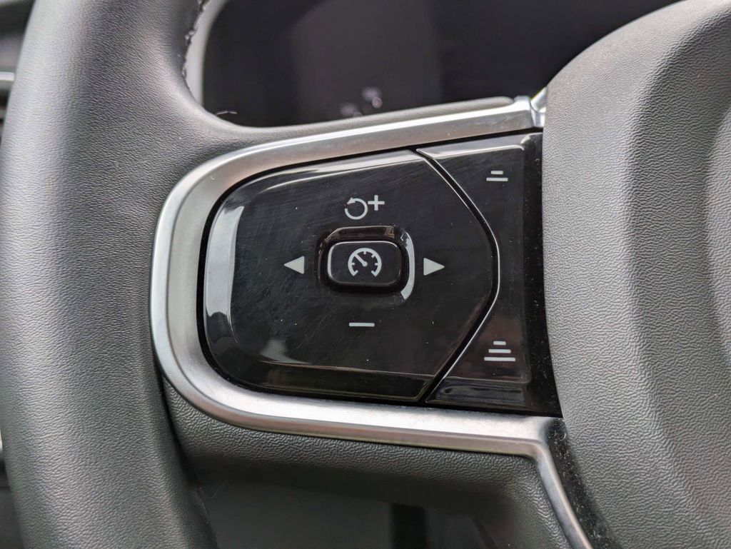 2025 Volvo XC90 Core - Photo 36