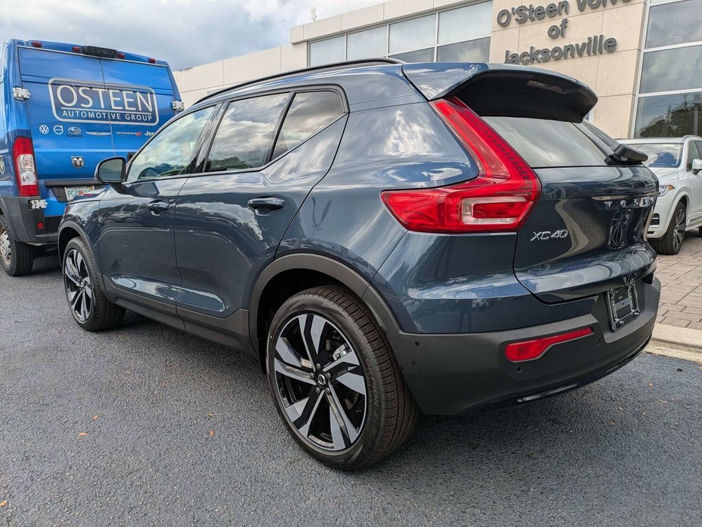 New 2026 Volvo XC40 B5 Plus SUV
