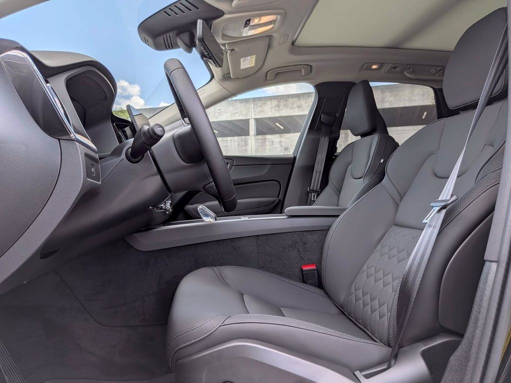New 2026 Volvo XC60 B5 Plus SUV