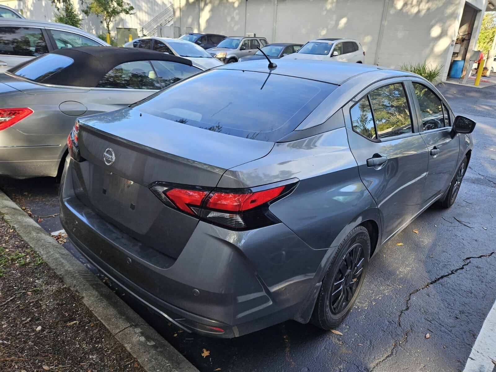 2020 Nissan Versa 1.6 S photo 2