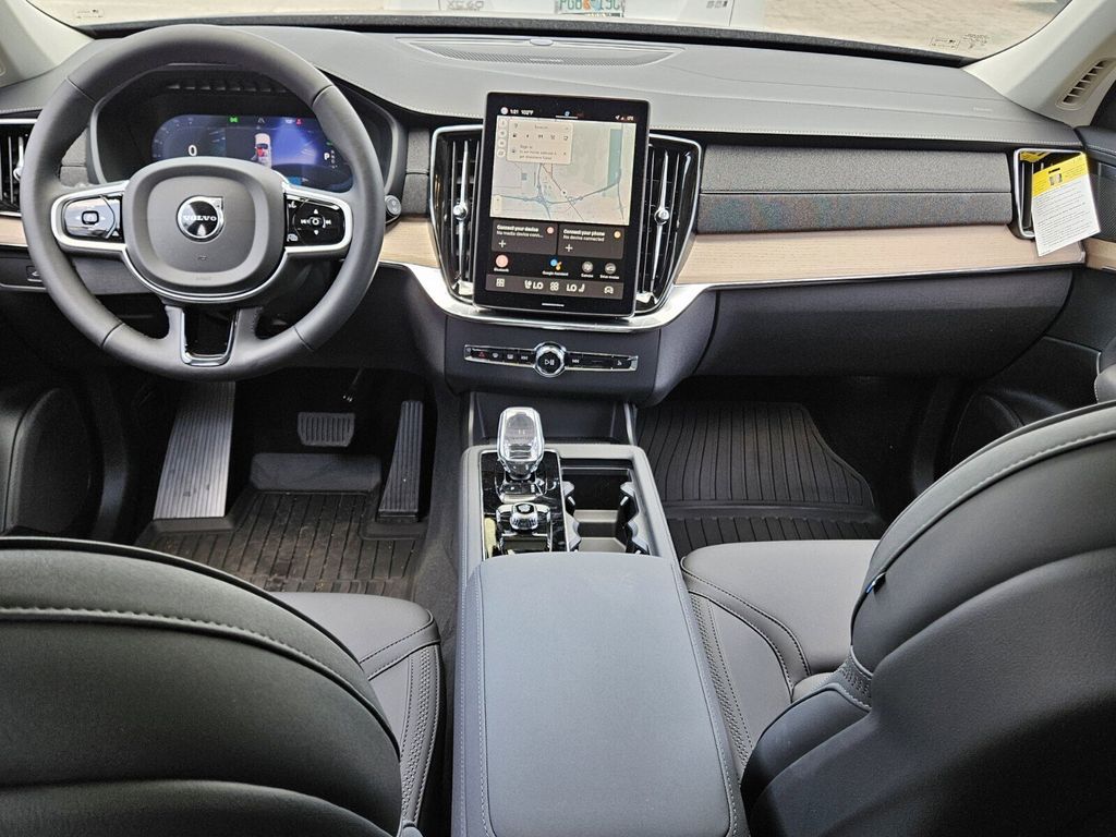 2025 Volvo XC90 Plus - Photo 7