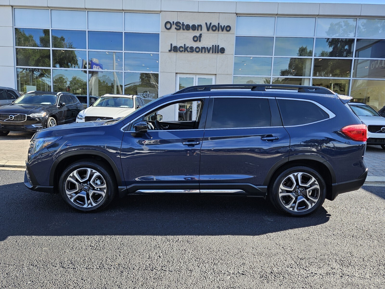 2025 Subaru Ascent Limited photo 2