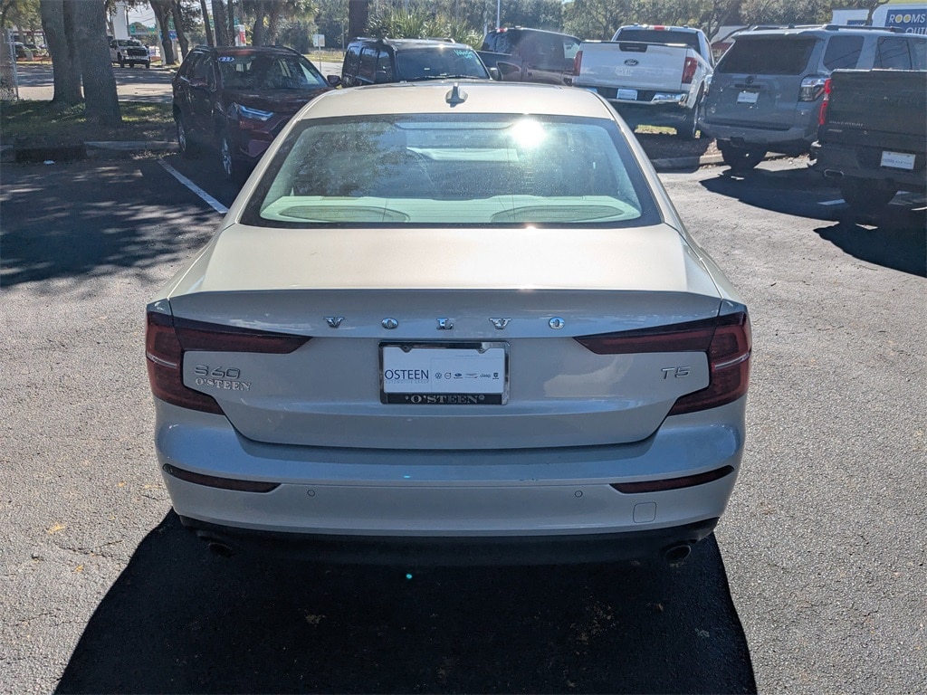 Used 2020 Volvo S60 T5 Momentum Sedan