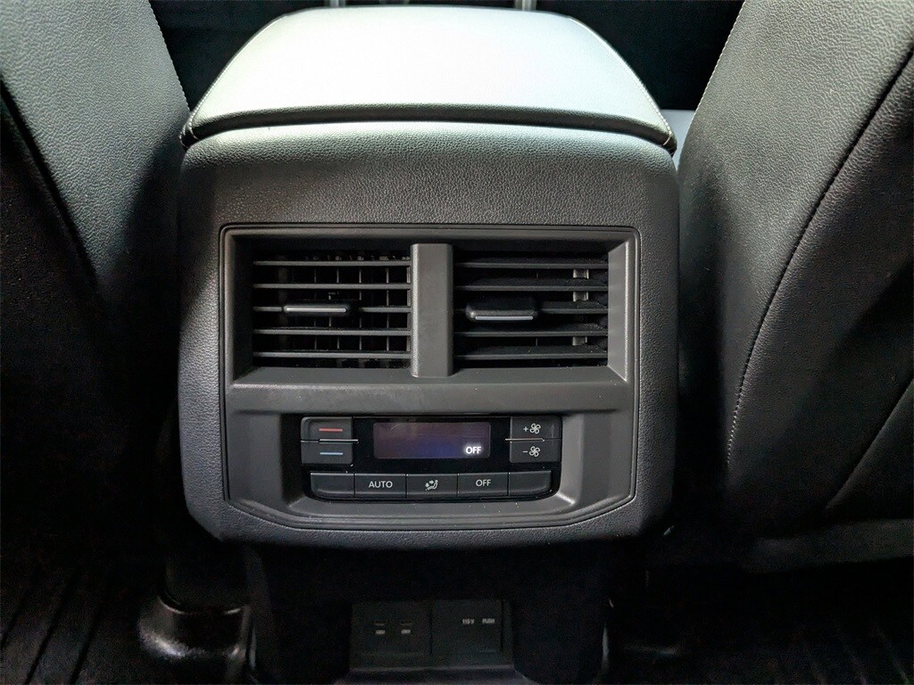 2021 Volkswagen Atlas V6 SE Technology R-Line photo 2