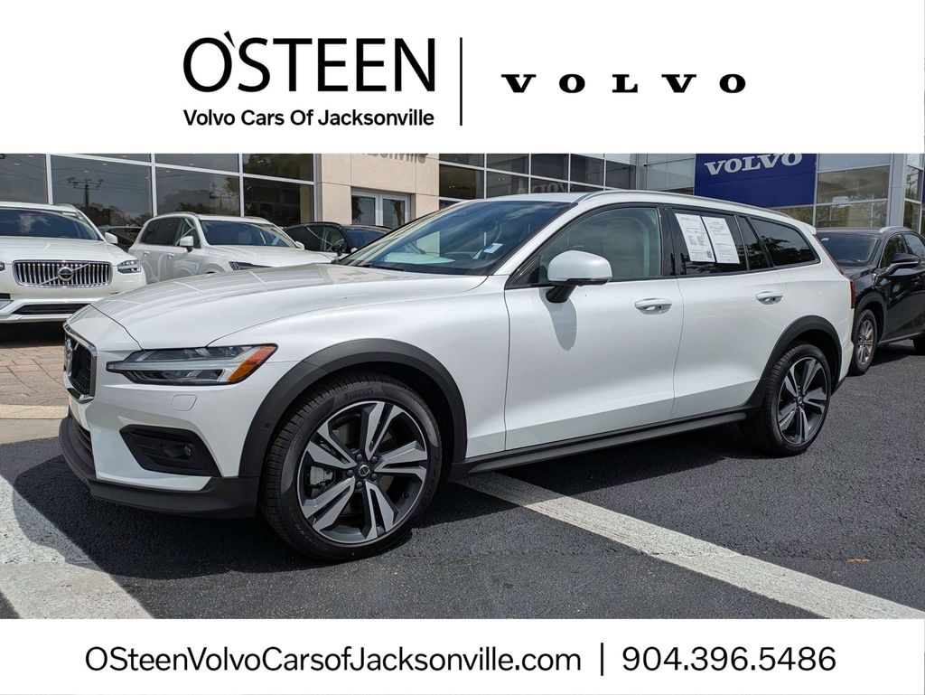 2026 Volvo V60 Cross Country B5 Plus AWD's photo