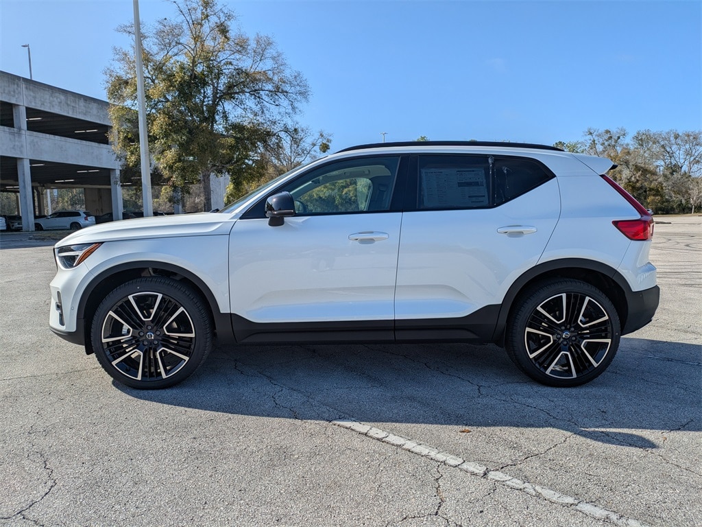 New 2026 Volvo XC40 B5 Ultra SUV