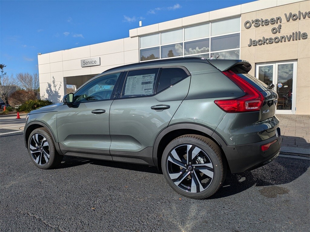 New 2026 Volvo XC40 B5 Ultra SUV