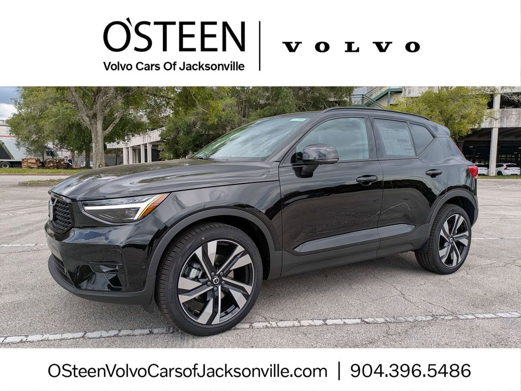 2026 Volvo XC40 B5 Plus Dark AWD's photo