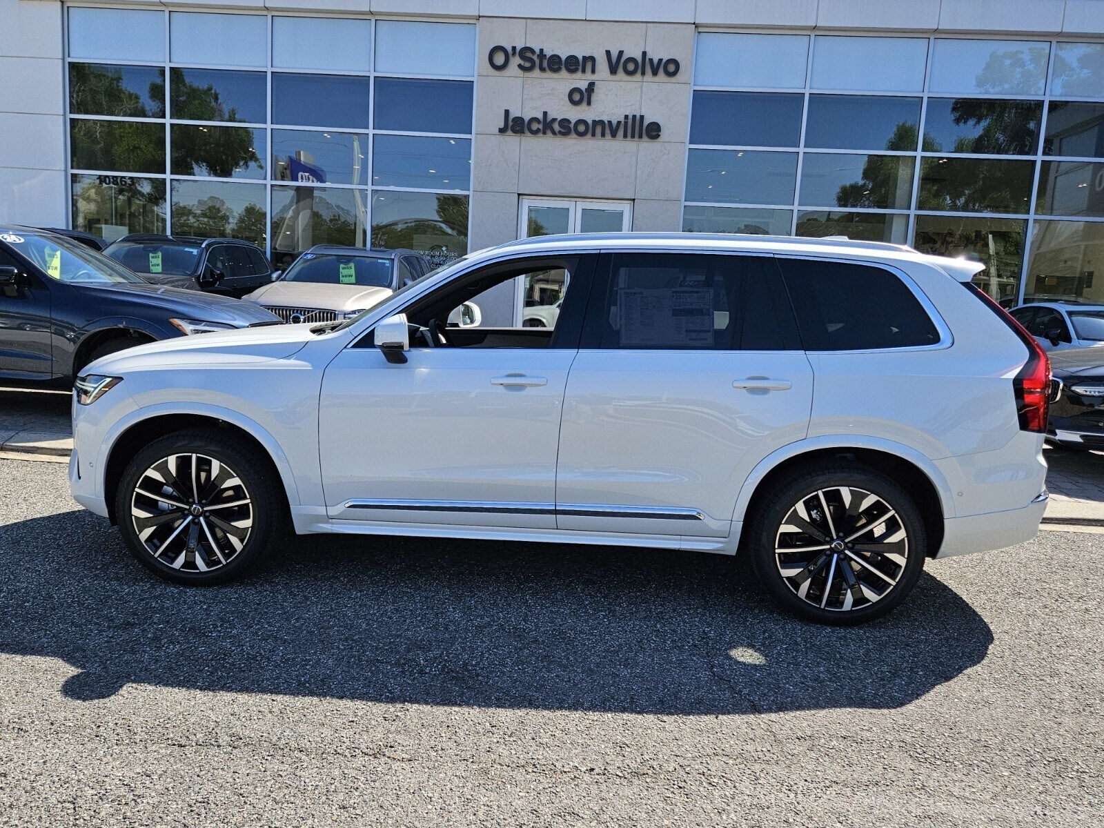 2025 Volvo XC90 Plus photo 3
