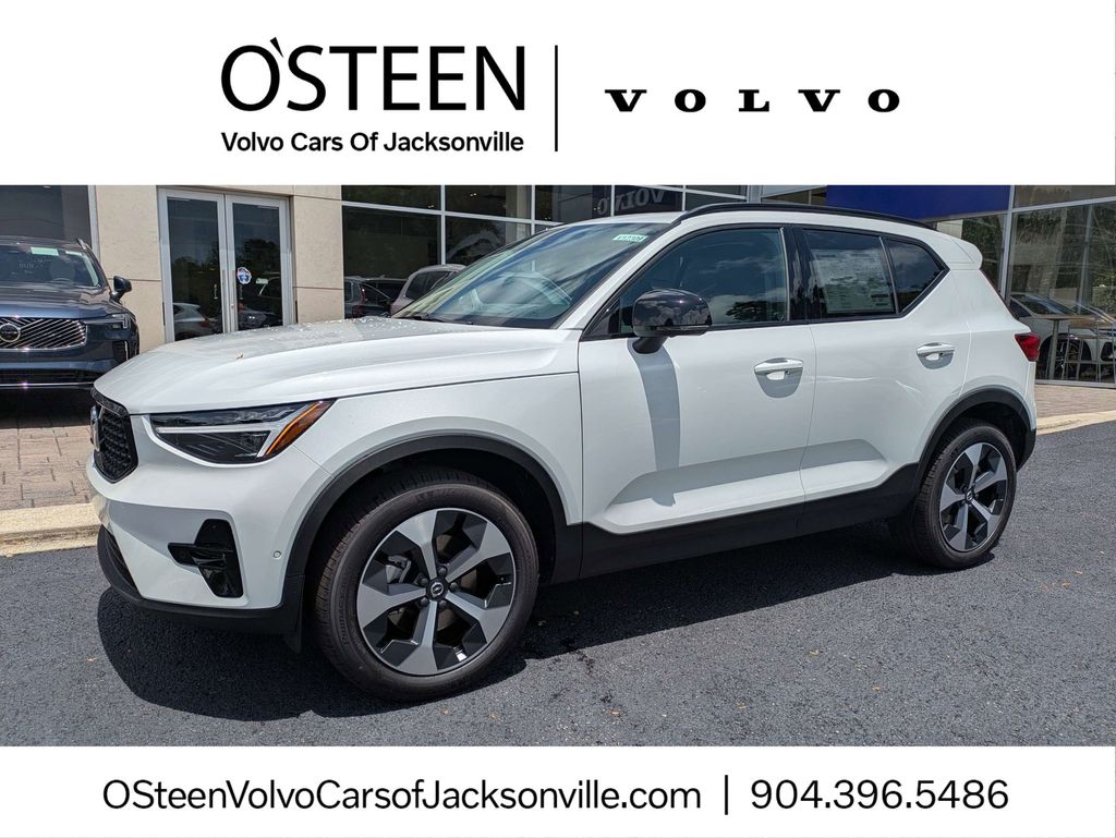 2026 Volvo XC40 B5 Plus Dark AWD's photo