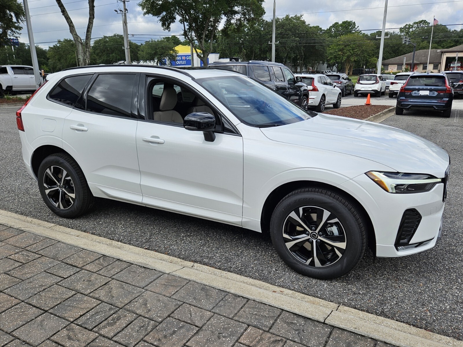 2026 Volvo XC60 Core - Photo 17