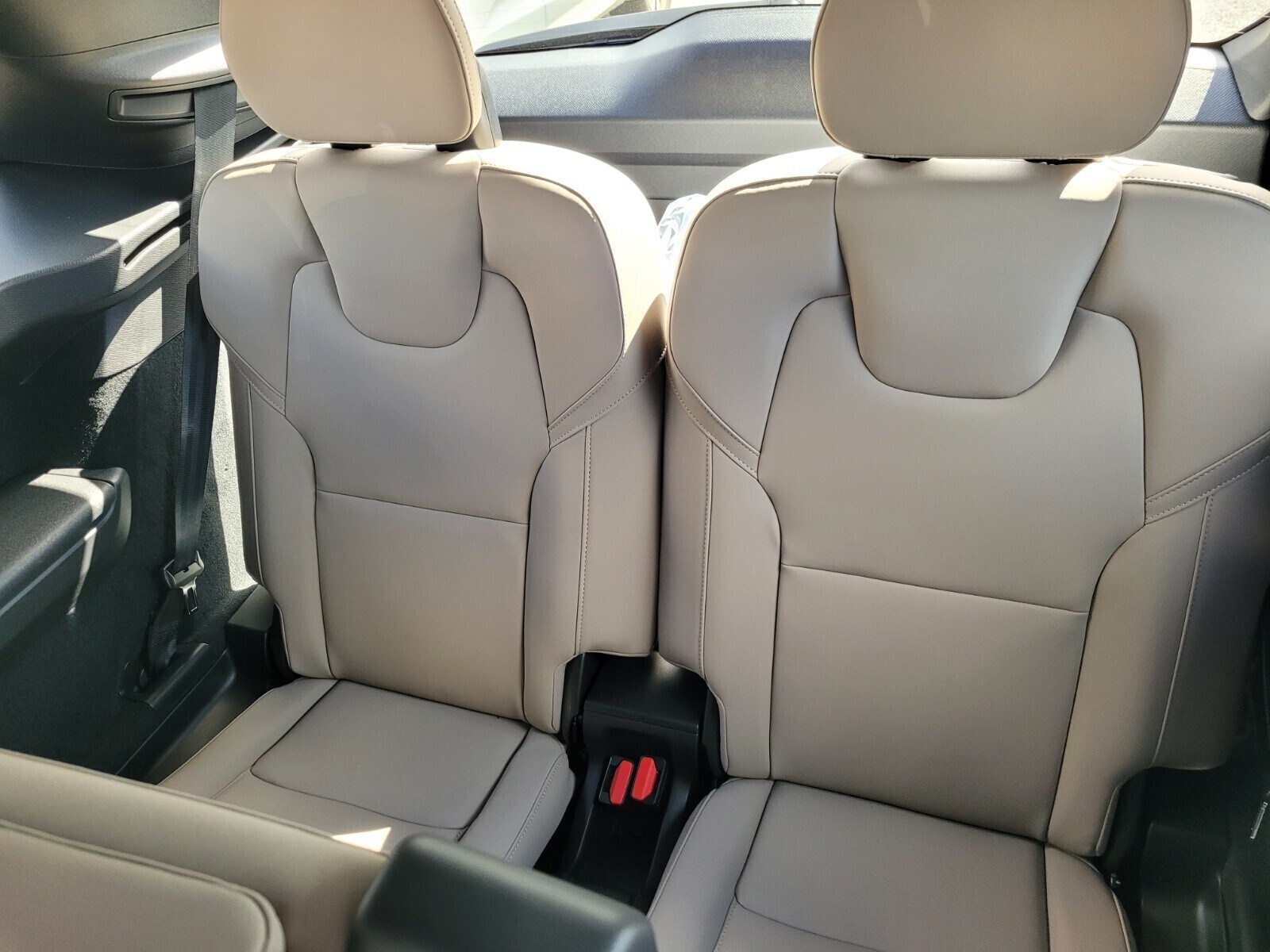 2026 Volvo XC90 Plus photo 4