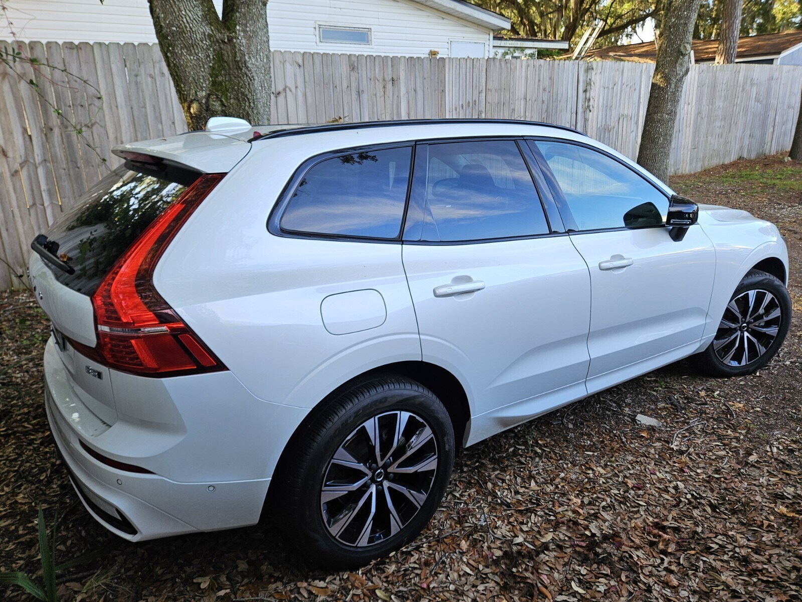 2024 Volvo XC60 B5 Plus photo 2