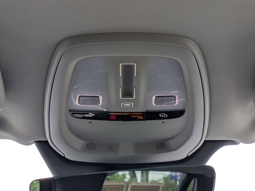 2025 Volvo XC90 Core - Photo 25