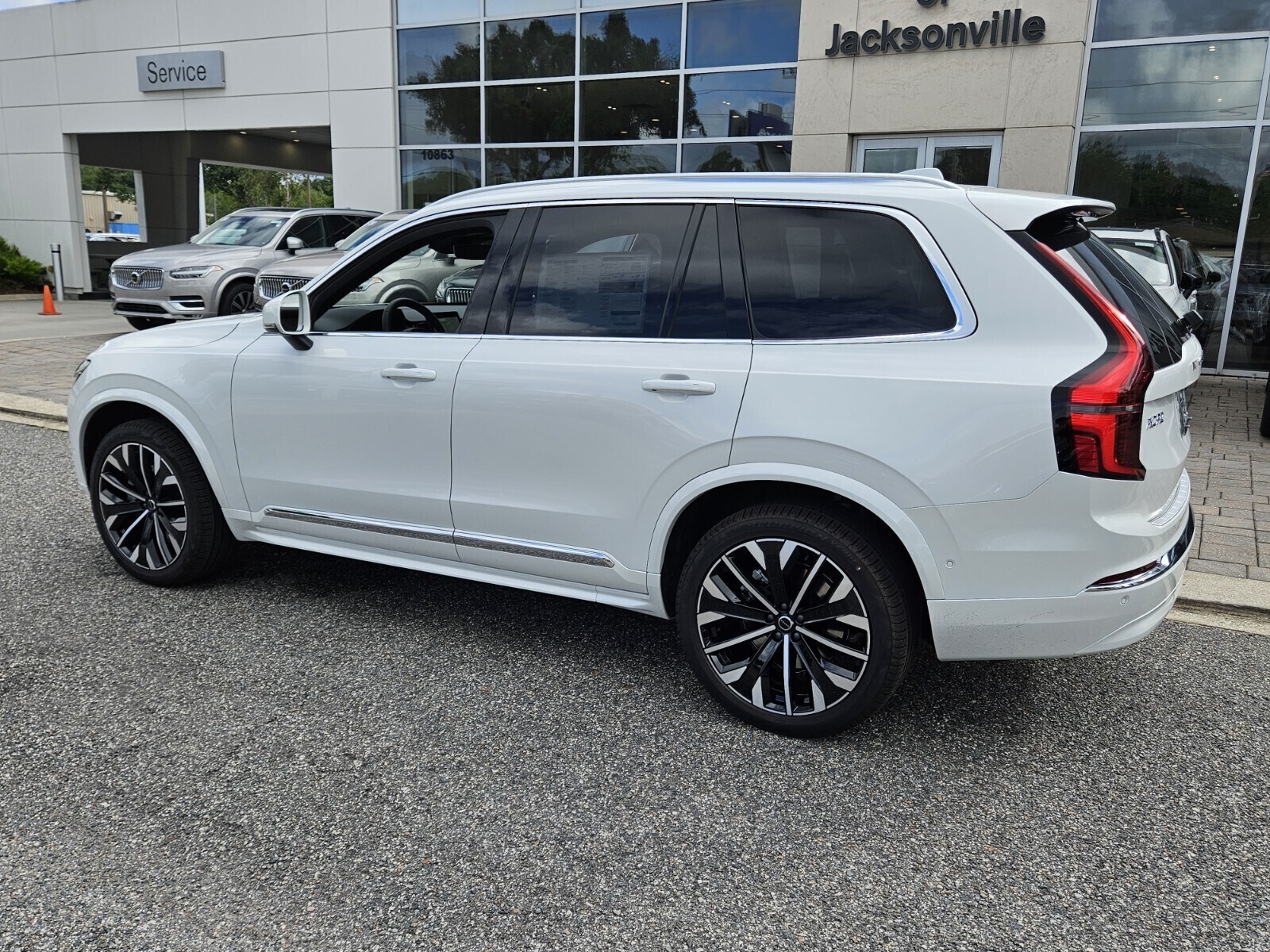 2026 Volvo XC90 Plus photo 4