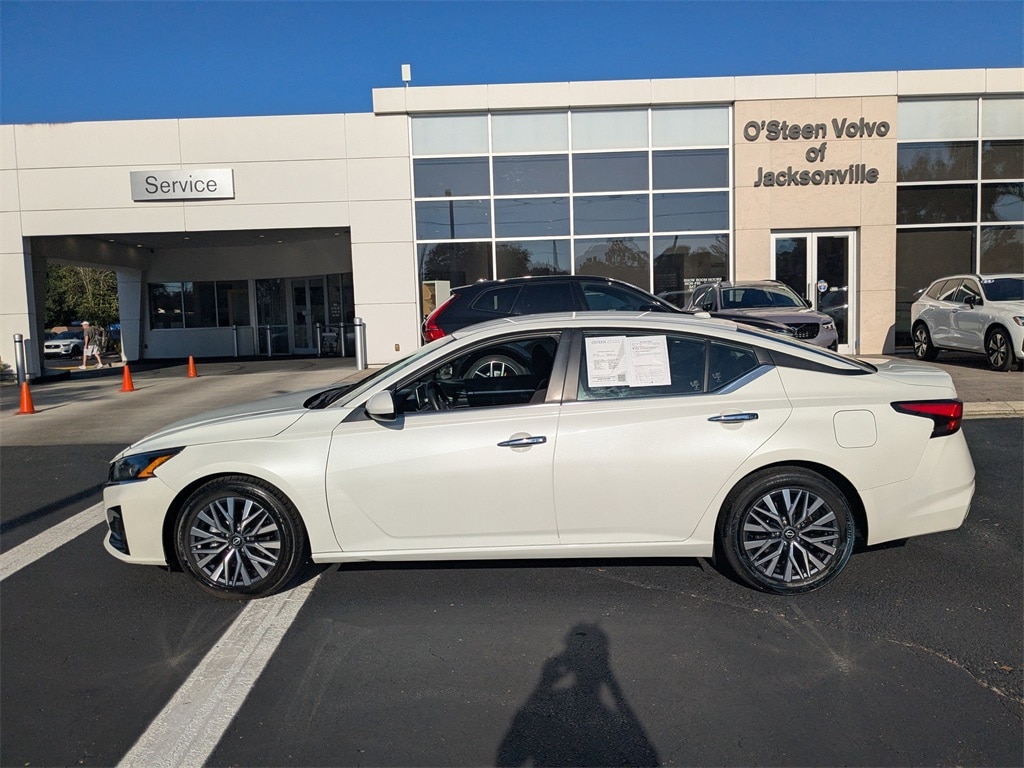 Used 2023 Nissan Altima 2.5 SV Sedan