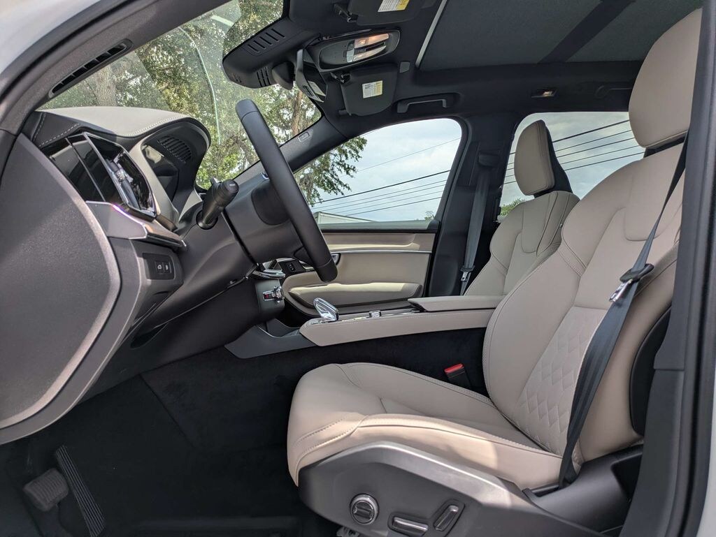New 2026 Volvo XC90 plug-in hybrid T8 Core SUV