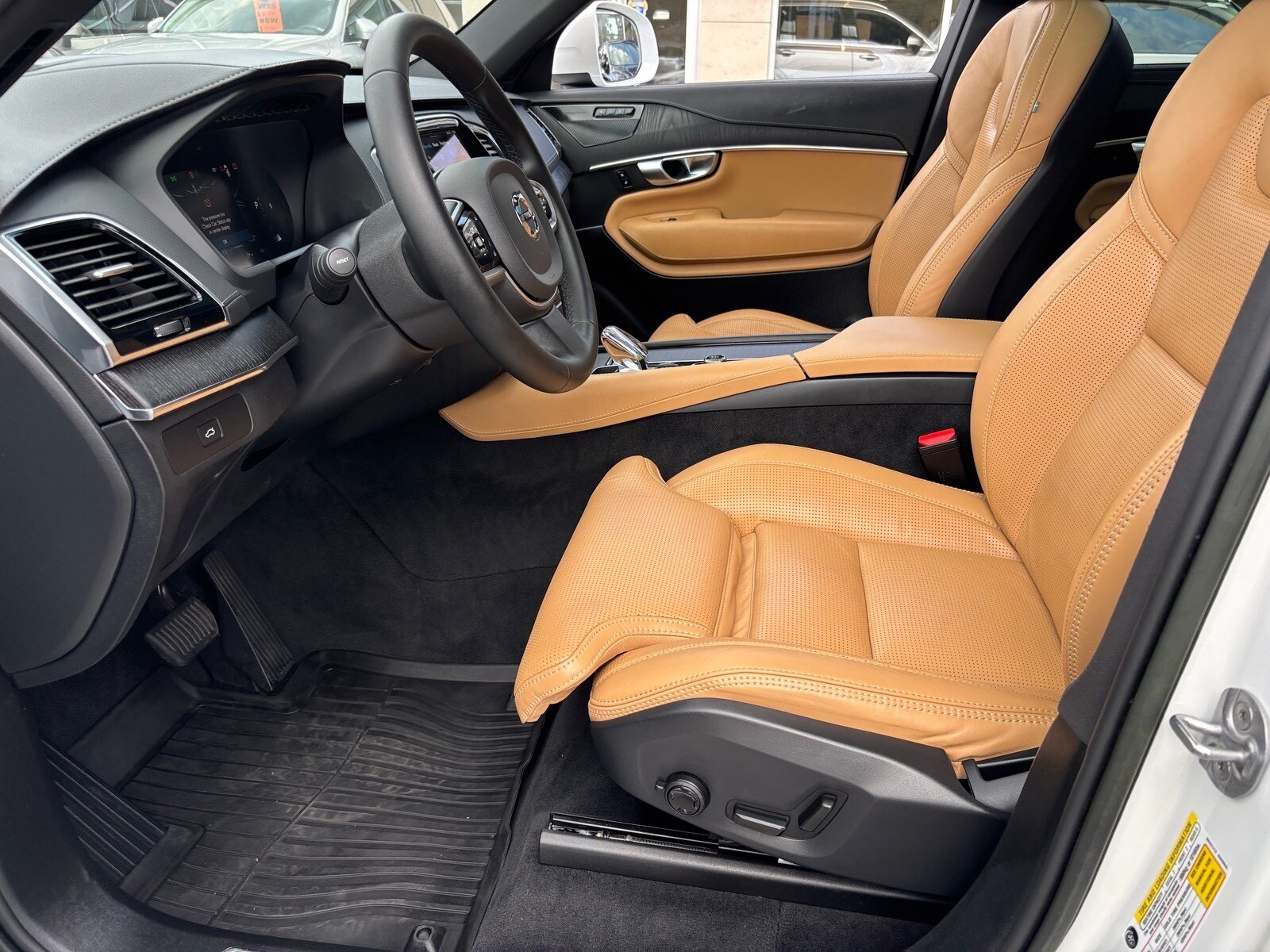 2023 Volvo XC90 AWD Ultimate photo 2