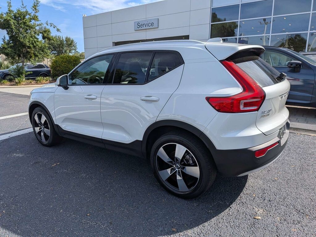 Used 2021 Volvo XC40 T5 Momentum SUV
