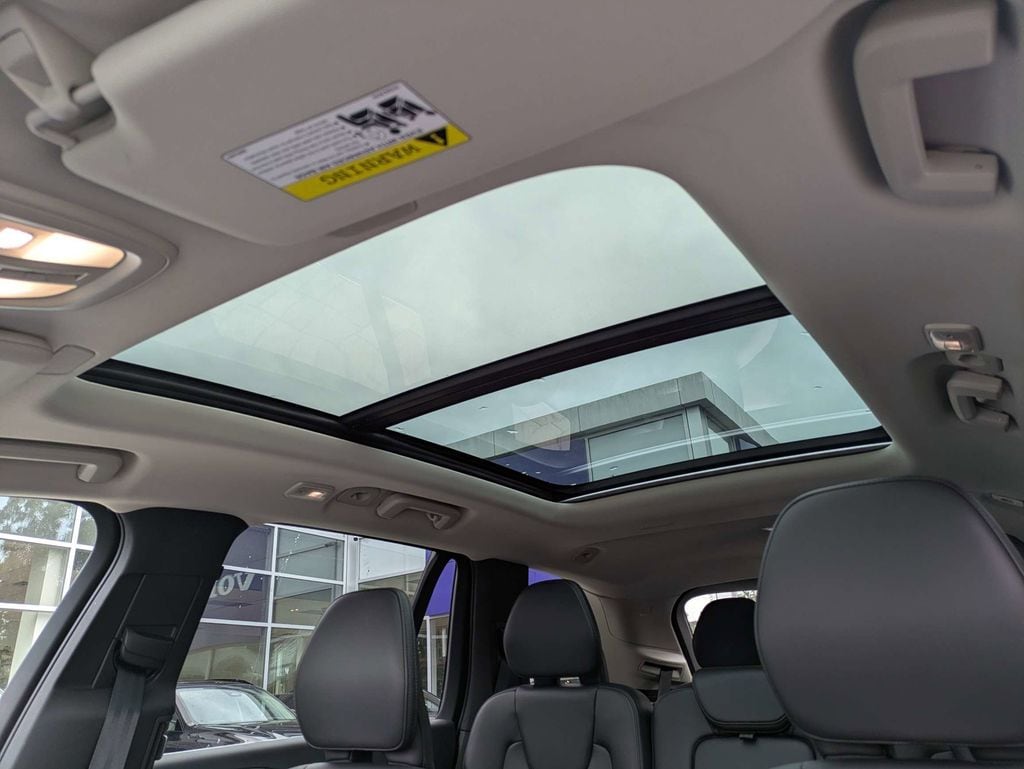 2025 Volvo XC90 Core - Photo 26