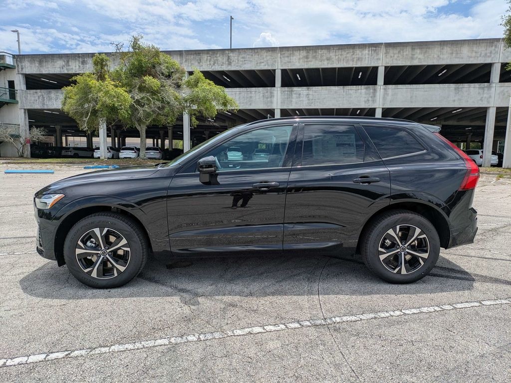 New 2026 Volvo XC60 B5 Core SUV