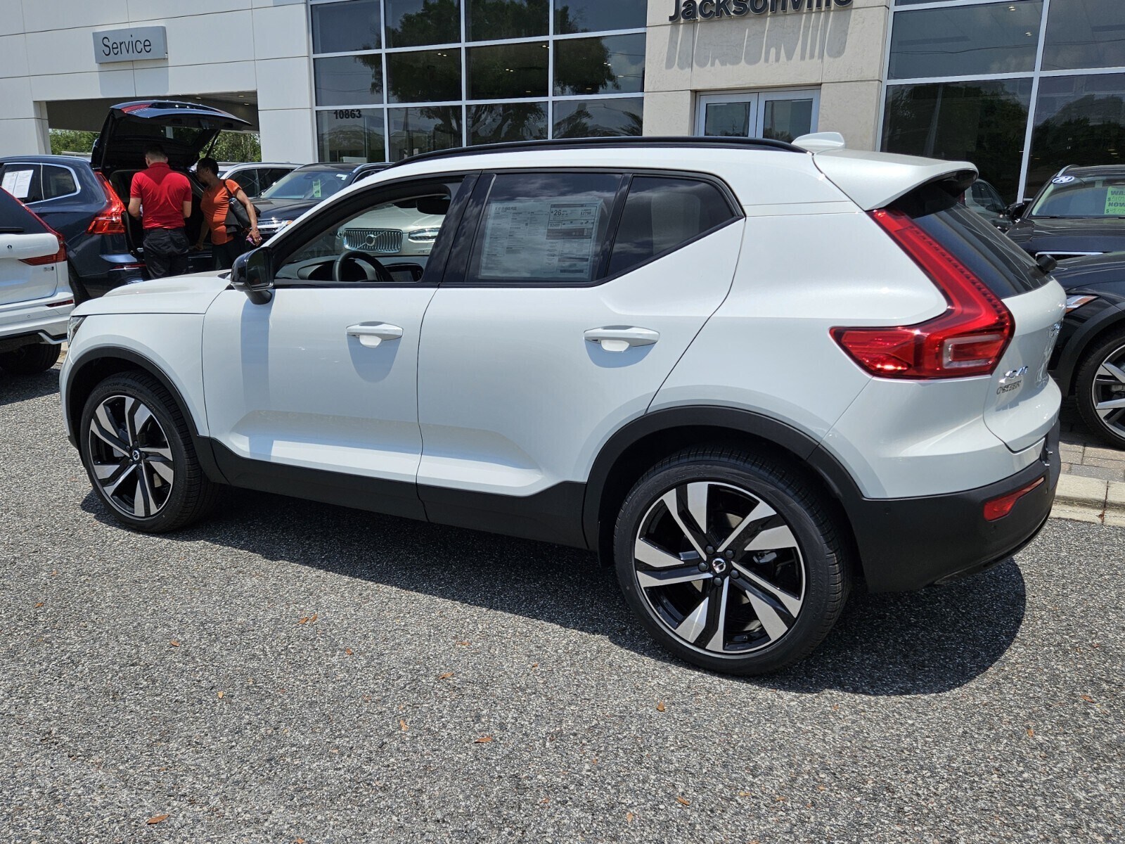 2025 Volvo XC40 Plus photo 4