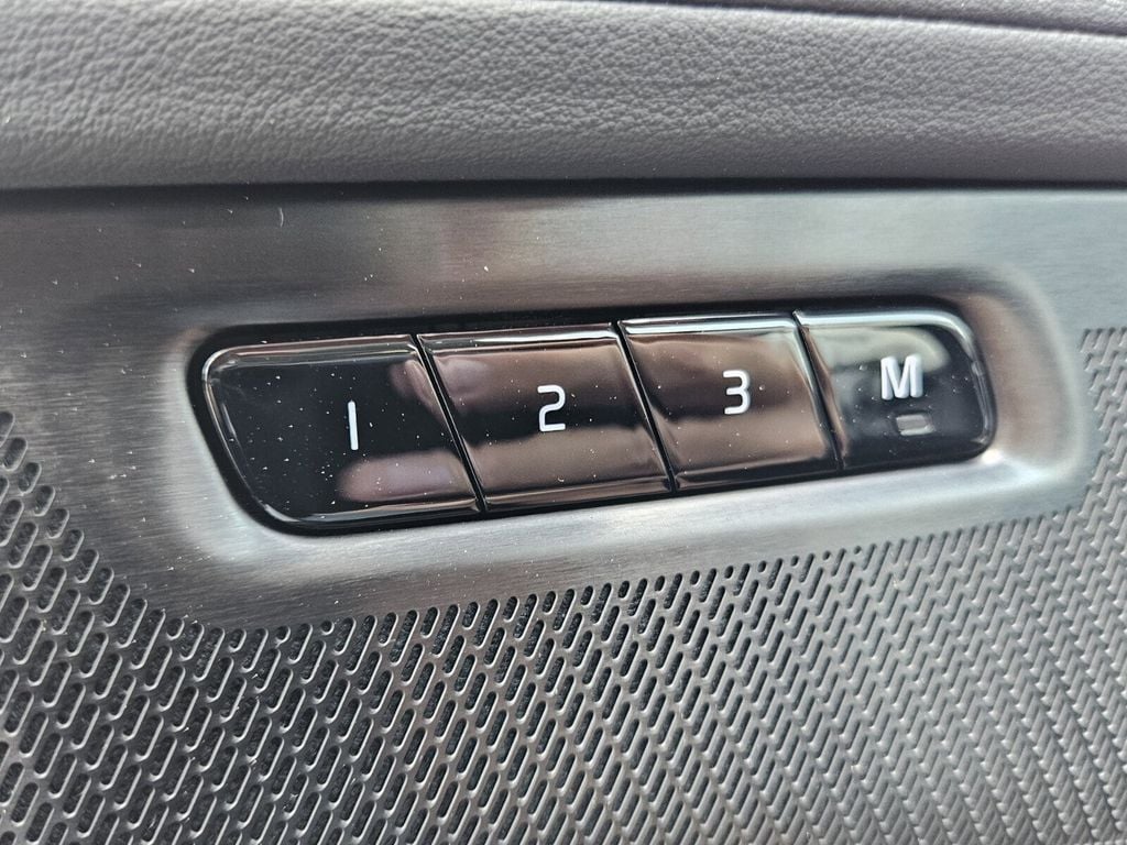 2025 Volvo XC90 Plus - Photo 41