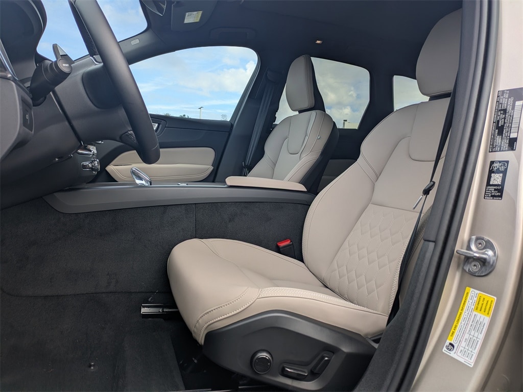 New 2026 Volvo XC60 B5 Core SUV