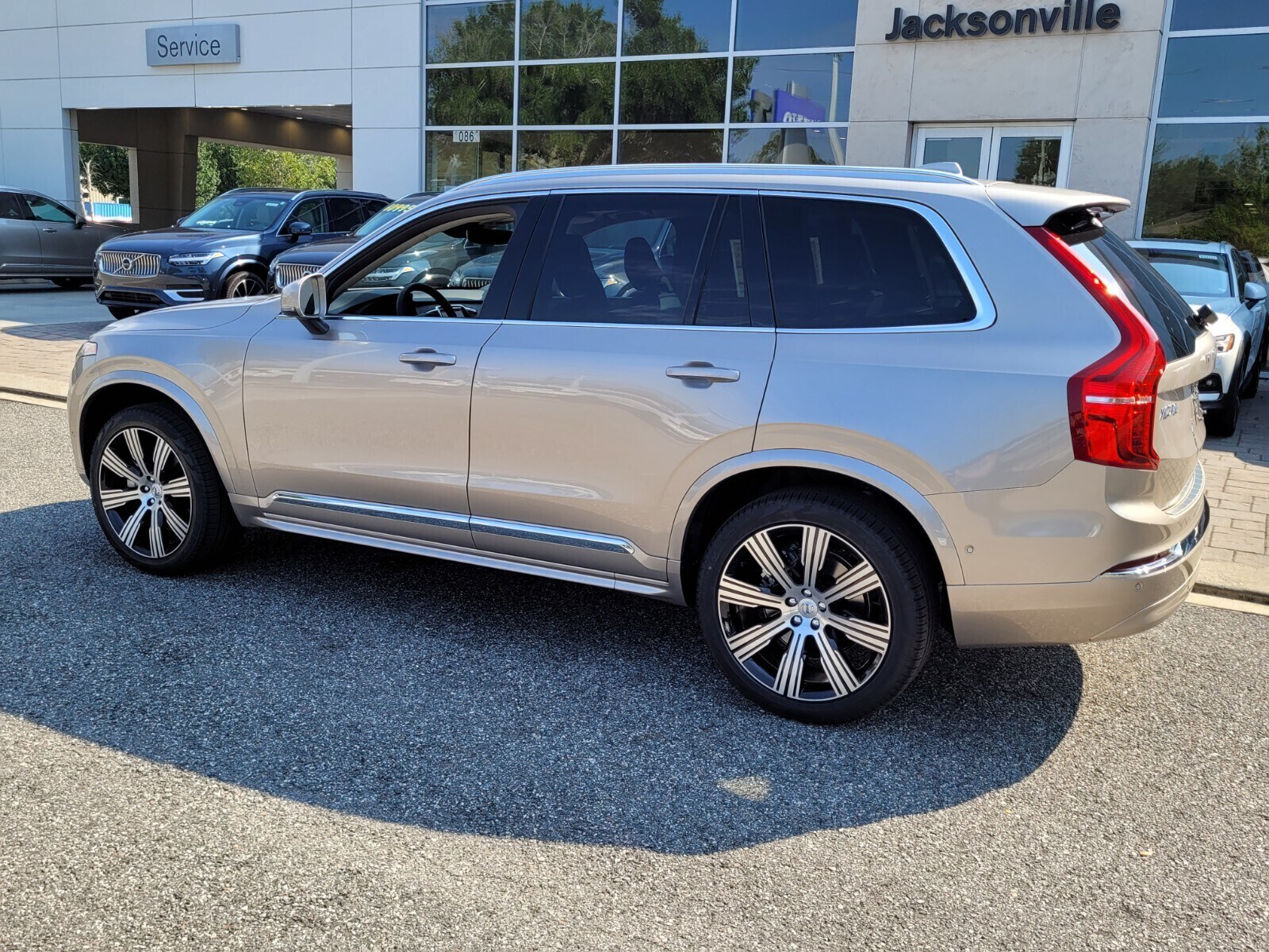 2024 Volvo XC90 Plus photo 3