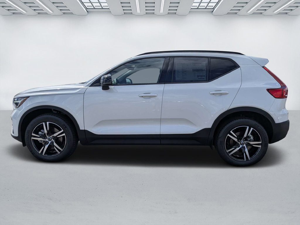New 2026 Volvo XC40 B5 Core SUV